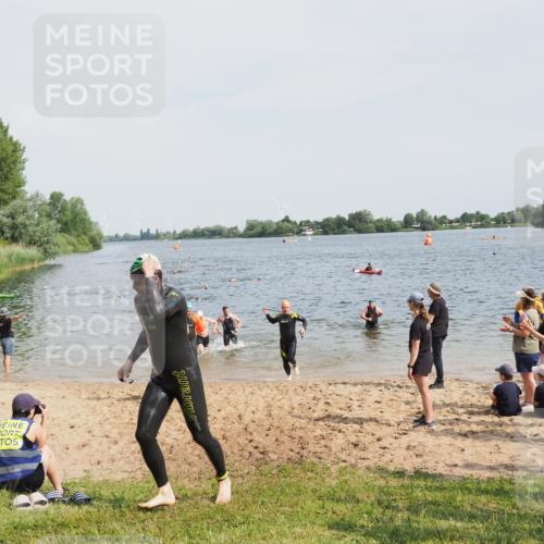 21.06.2025 - 27. Vierlanden-Triathlon MichiJ http://msf.ph/oto/8003834 15.06.2026 10:06:07 Schwimmen 362, 369, 370, 381, 410, 418, 448, 455 meine-sportfotos.de