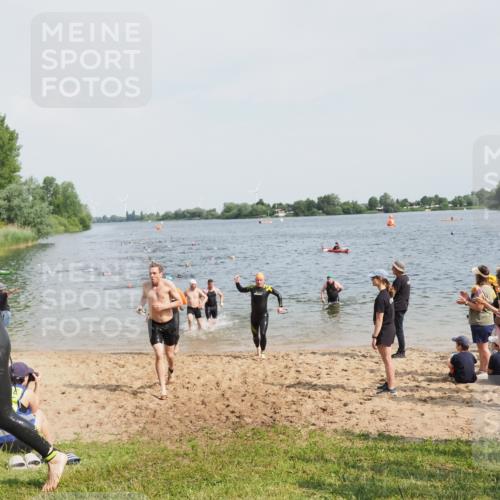 21.06.2025 - 27. Vierlanden-Triathlon MichiJ http://msf.ph/oto/8003871 15.06.2026 10:06:07 Schwimmen 362, 369, 370, 381, 410, 418, 448, 455 meine-sportfotos.de