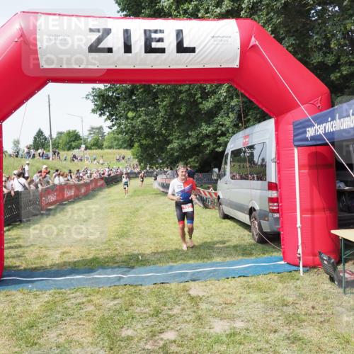 21.06.2025 - 27. Vierlanden-Triathlon MichiJ http://msf.ph/oto/8003872 15.06.2026 11:28:05 Ziel 193, 585, 590 meine-sportfotos.de