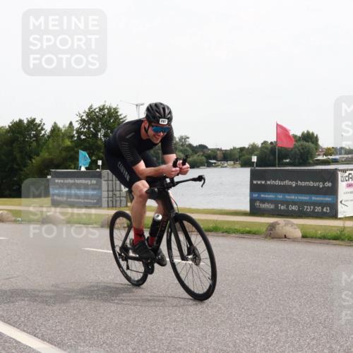 15.06.2025 - 27. Vierlanden-Triathlon H.Heesch http://msf.ph/oto/8003891 15.06.2025 10:31:14 Radfahren 297, 310 meine-sportfotos.de
