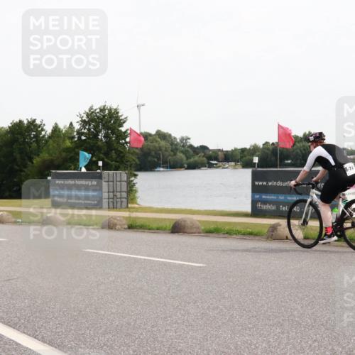 15.06.2025 - 27. Vierlanden-Triathlon H.Heesch http://msf.ph/oto/8003902 15.06.2025 10:31:14 Radfahren 297, 310 meine-sportfotos.de