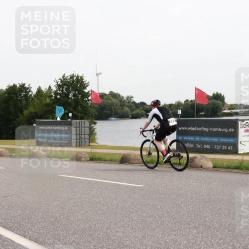15.06.2025 - 27. Vierlanden-Triathlon H.Heesch http://msf.ph/oto/8003913 15.06.2025 10:31:14 Radfahren 297, 310 meine-sportfotos.de