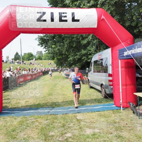 21.06.2025 - 27. Vierlanden-Triathlon MichiJ http://msf.ph/oto/8003920 15.06.2026 11:28:05 Ziel 193, 585, 590 meine-sportfotos.de