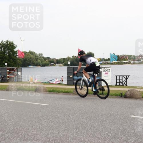 21.06.2025 - 27. Vierlanden-Triathlon H.Heesch http://msf.ph/oto/8003928 15.06.2025 11:52:36 Radfahren 856 meine-sportfotos.de
