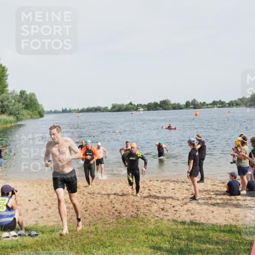 21.06.2025 - 27. Vierlanden-Triathlon MichiJ http://msf.ph/oto/8003929 15.06.2026 10:06:09 Schwimmen 362, 369, 370, 381, 418, 448, 455 meine-sportfotos.de