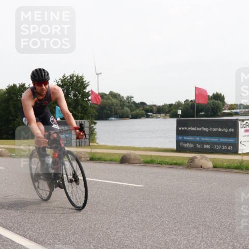 15.06.2025 - 27. Vierlanden-Triathlon H.Heesch http://msf.ph/oto/8003939 15.06.2025 10:31:17 Radfahren 255, 267, 297, 310, 578 meine-sportfotos.de
