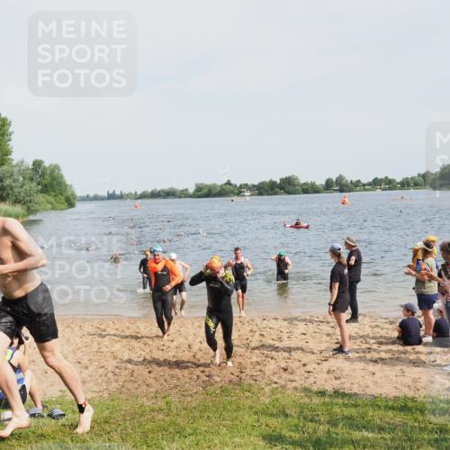 21.06.2025 - 27. Vierlanden-Triathlon MichiJ http://msf.ph/oto/8003952 15.06.2026 10:06:10 Schwimmen 362, 369, 370, 381, 418, 448, 455 meine-sportfotos.de