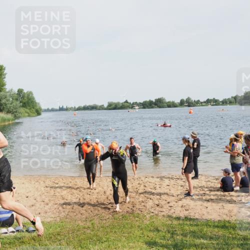 21.06.2025 - 27. Vierlanden-Triathlon MichiJ http://msf.ph/oto/8003960 15.06.2026 10:06:10 Schwimmen 362, 369, 370, 381, 418, 448, 455 meine-sportfotos.de