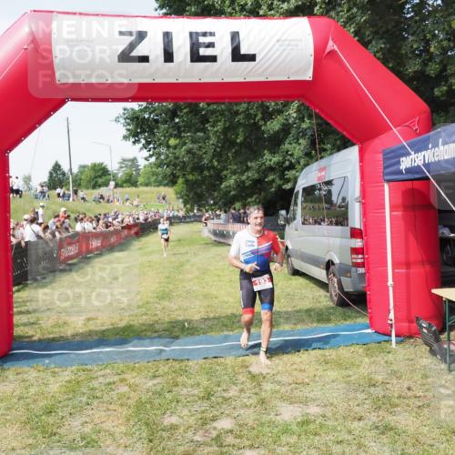 21.06.2025 - 27. Vierlanden-Triathlon MichiJ http://msf.ph/oto/8003964 15.06.2026 11:28:06 Ziel 193, 491, 585, 590 meine-sportfotos.de
