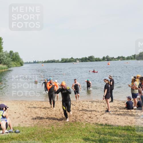 21.06.2025 - 27. Vierlanden-Triathlon MichiJ http://msf.ph/oto/8003972 15.06.2026 10:06:10 Schwimmen 362, 369, 370, 381, 418, 448, 455 meine-sportfotos.de