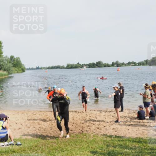 21.06.2025 - 27. Vierlanden-Triathlon MichiJ http://msf.ph/oto/8003984 15.06.2026 10:06:10 Schwimmen 362, 369, 370, 381, 418, 448, 455 meine-sportfotos.de