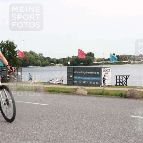 21.06.2025 - 27. Vierlanden-Triathlon H.Heesch http://msf.ph/oto/8004008 15.06.2025 11:52:57 Radfahren 703, 791 meine-sportfotos.de