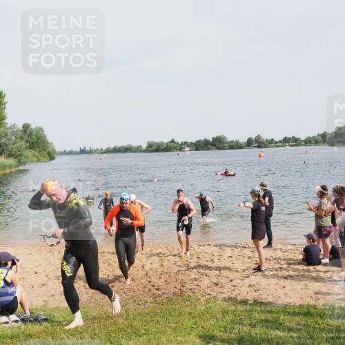21.06.2025 - 27. Vierlanden-Triathlon MichiJ http://msf.ph/oto/8004014 15.06.2026 10:06:11 Schwimmen 362, 369, 370, 381, 418, 448, 455 meine-sportfotos.de