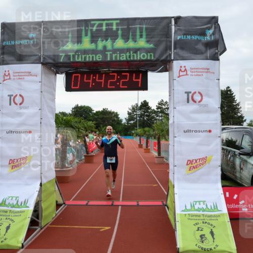 15.06.2025 - 7 Türme Triathlon Michael Strokosch http://msf.ph/oto/8004015 15.06.2025 14:42:24 Ziel 589 meine-sportfotos.de