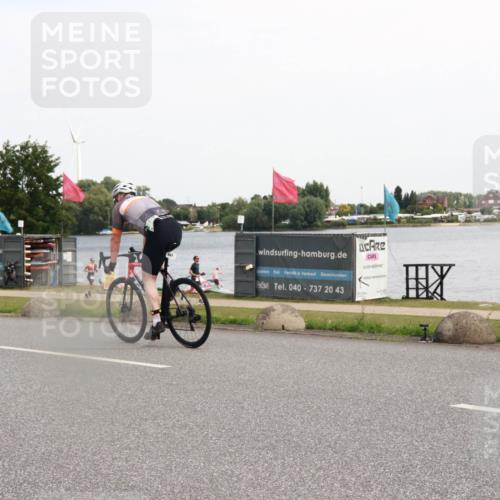 21.06.2025 - 27. Vierlanden-Triathlon H.Heesch http://msf.ph/oto/8004018 15.06.2025 11:53:00 Radfahren 791, 801 meine-sportfotos.de