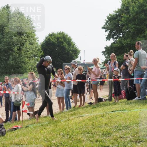 15.06.2025 - 27. Vierlanden-Triathlon KatJ http://msf.ph/oto/8004043 15.06.2025 10:03:20 Schwimmen 406 meine-sportfotos.de