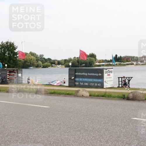 21.06.2025 - 27. Vierlanden-Triathlon H.Heesch http://msf.ph/oto/8004055 15.06.2025 11:53:13 Radfahren 687, 921, 934 meine-sportfotos.de