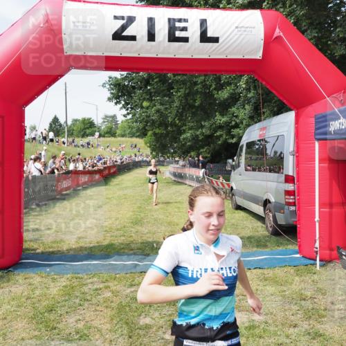 21.06.2025 - 27. Vierlanden-Triathlon MichiJ http://msf.ph/oto/8004057 15.06.2026 11:28:09 Ziel 193, 491, 585 meine-sportfotos.de