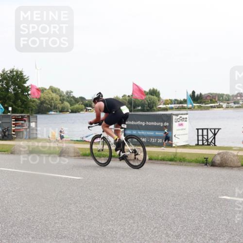 21.06.2025 - 27. Vierlanden-Triathlon H.Heesch http://msf.ph/oto/8004060 15.06.2025 11:53:13 Radfahren 687, 921, 934 meine-sportfotos.de