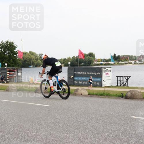 21.06.2025 - 27. Vierlanden-Triathlon H.Heesch http://msf.ph/oto/8004070 15.06.2025 11:53:18 Radfahren 687, 717, 787, 934 meine-sportfotos.de