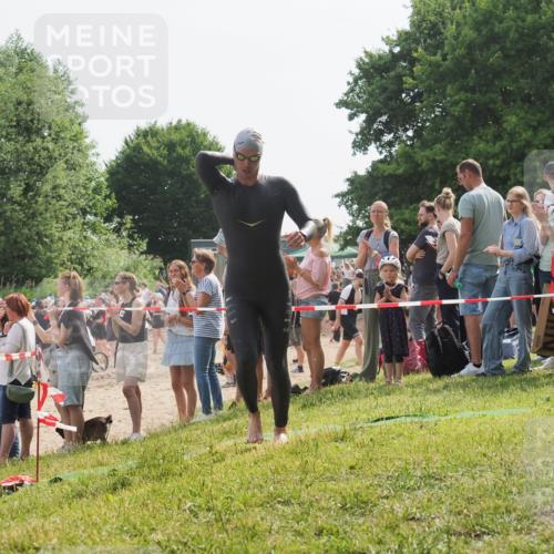 15.06.2025 - 27. Vierlanden-Triathlon KatJ http://msf.ph/oto/8004084 15.06.2025 10:03:21 Schwimmen 406 meine-sportfotos.de