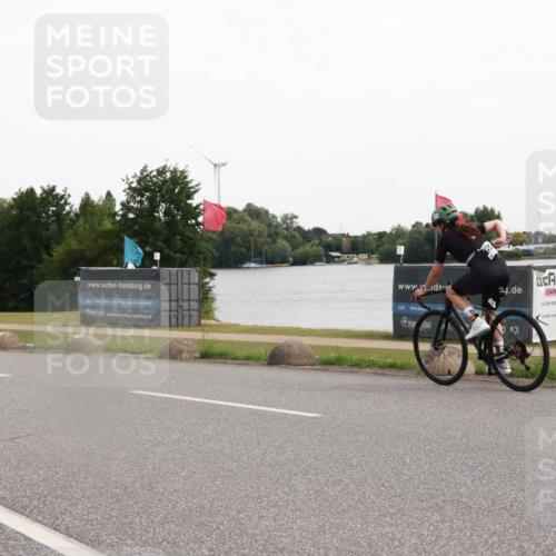 15.06.2025 - 27. Vierlanden-Triathlon H.Heesch http://msf.ph/oto/8004087 15.06.2025 10:32:07 Radfahren 30, 223, 273, 354, 603 meine-sportfotos.de
