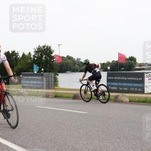 15.06.2025 - 27. Vierlanden-Triathlon H.Heesch http://msf.ph/oto/8004096 15.06.2025 10:32:07 Radfahren 30, 223, 273, 354, 603 meine-sportfotos.de