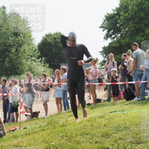 15.06.2025 - 27. Vierlanden-Triathlon KatJ http://msf.ph/oto/8004105 15.06.2025 10:03:21 Schwimmen 406 meine-sportfotos.de