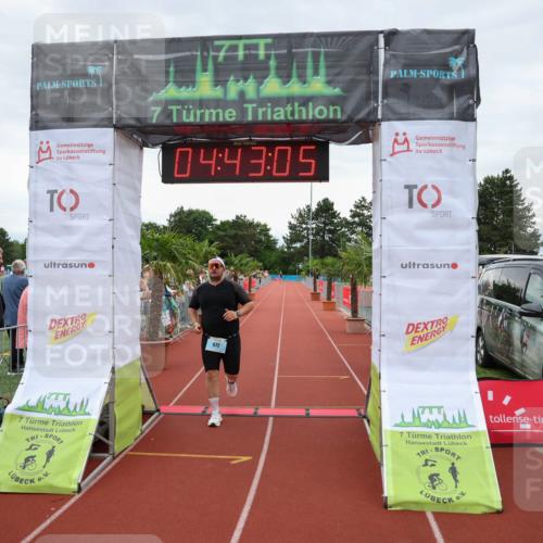 15.06.2025 - 7 Türme Triathlon Michael Strokosch http://msf.ph/oto/8004117 15.06.2025 14:43:04 Ziel 672 meine-sportfotos.de