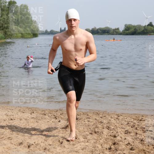 15.06.2025 - 27. Vierlanden-Triathlon Lena Gebhardt http://msf.ph/oto/8004120 15.06.2025 09:58:16 Schwimmen 289, 321, 360 meine-sportfotos.de