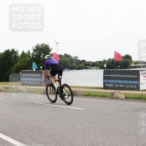 15.06.2025 - 27. Vierlanden-Triathlon H.Heesch http://msf.ph/oto/8004126 15.06.2025 10:32:31 Radfahren 194, 214, 538 meine-sportfotos.de