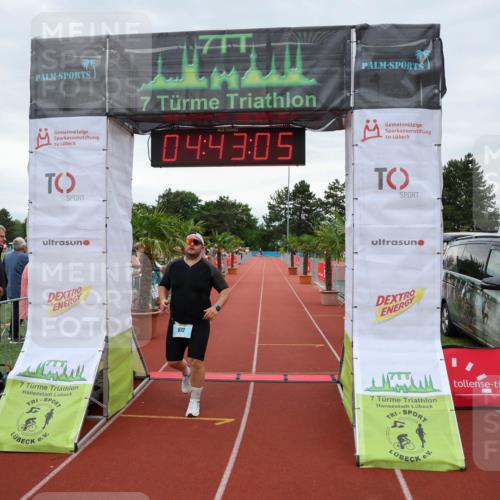 15.06.2025 - 7 Türme Triathlon Michael Strokosch http://msf.ph/oto/8004136 15.06.2025 14:43:05 Ziel 672 meine-sportfotos.de
