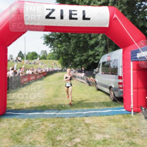 21.06.2025 - 27. Vierlanden-Triathlon MichiJ http://msf.ph/oto/8004138 15.06.2026 11:28:10 Ziel 193, 491, 585 meine-sportfotos.de
