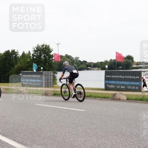 15.06.2025 - 27. Vierlanden-Triathlon H.Heesch http://msf.ph/oto/8004142 15.06.2025 10:32:32 Radfahren 194, 212, 214, 538 meine-sportfotos.de