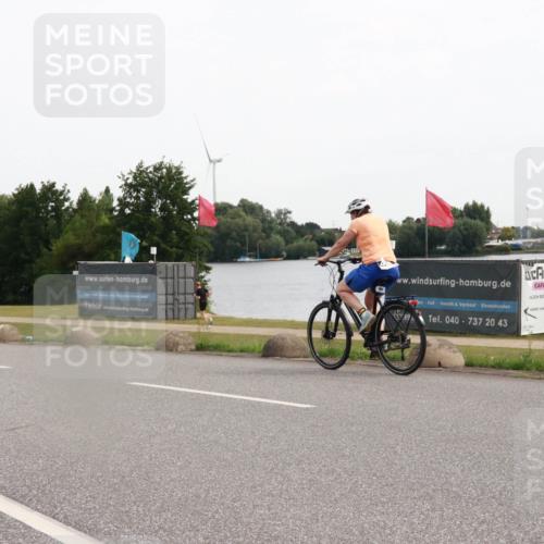 15.06.2025 - 27. Vierlanden-Triathlon H.Heesch http://msf.ph/oto/8004155 15.06.2025 10:32:36 Radfahren 194, 212, 538 meine-sportfotos.de