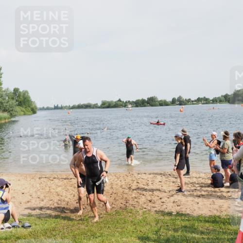 21.06.2025 - 27. Vierlanden-Triathlon MichiJ http://msf.ph/oto/8004207 15.06.2026 10:06:14 Schwimmen 369, 370, 381, 418, 447, 448, 455 meine-sportfotos.de