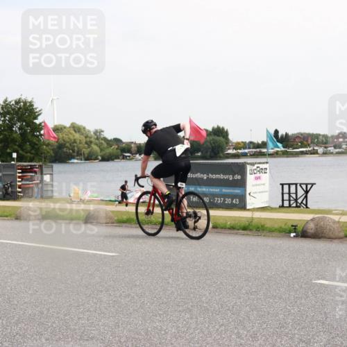 21.06.2025 - 27. Vierlanden-Triathlon H.Heesch http://msf.ph/oto/8004214 15.06.2025 11:54:12 Radfahren 684 meine-sportfotos.de