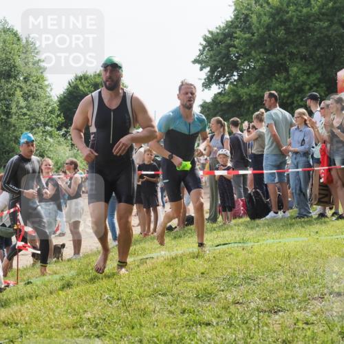 15.06.2025 - 27. Vierlanden-Triathlon KatJ http://msf.ph/oto/8004231 15.06.2025 10:03:44 Schwimmen 377, 425, 432, 439 meine-sportfotos.de
