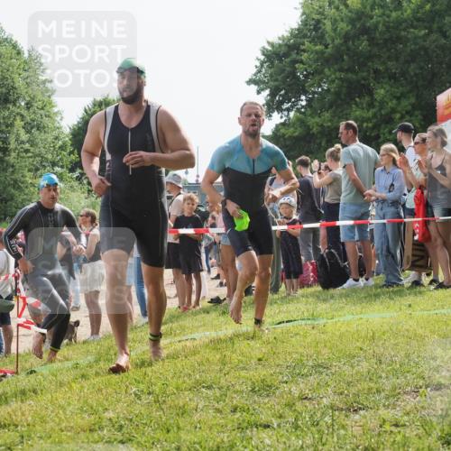 15.06.2025 - 27. Vierlanden-Triathlon KatJ http://msf.ph/oto/8004238 15.06.2025 10:03:44 Schwimmen 377, 425, 432, 439 meine-sportfotos.de