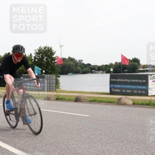 15.06.2025 - 27. Vierlanden-Triathlon H.Heesch http://msf.ph/oto/8004240 15.06.2025 10:32:46 Radfahren 12, 204, 209, 219, 261, 318, 327 meine-sportfotos.de