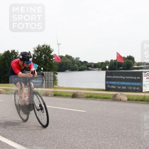 15.06.2025 - 27. Vierlanden-Triathlon H.Heesch http://msf.ph/oto/8004244 15.06.2025 10:32:51 Radfahren 12, 318, 342 meine-sportfotos.de