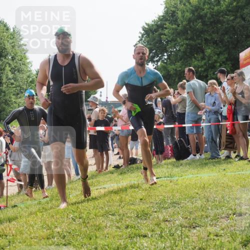 15.06.2025 - 27. Vierlanden-Triathlon KatJ http://msf.ph/oto/8004246 15.06.2025 10:03:44 Schwimmen 377, 425, 432, 439 meine-sportfotos.de