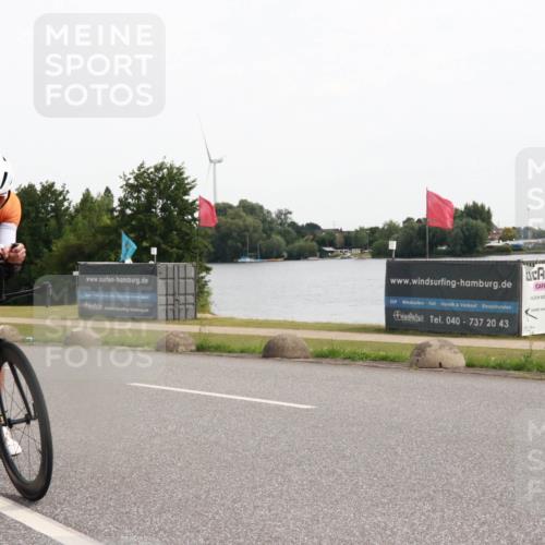 15.06.2025 - 27. Vierlanden-Triathlon H.Heesch http://msf.ph/oto/8004249 15.06.2025 10:32:57 Radfahren 145, 307, 342 meine-sportfotos.de
