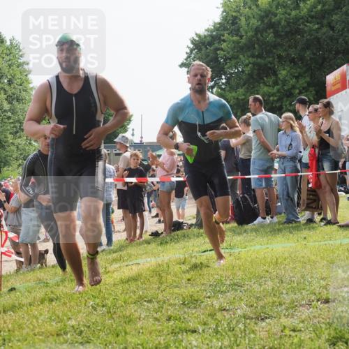 15.06.2025 - 27. Vierlanden-Triathlon KatJ http://msf.ph/oto/8004252 15.06.2025 10:03:44 Schwimmen 377, 425, 432, 439 meine-sportfotos.de