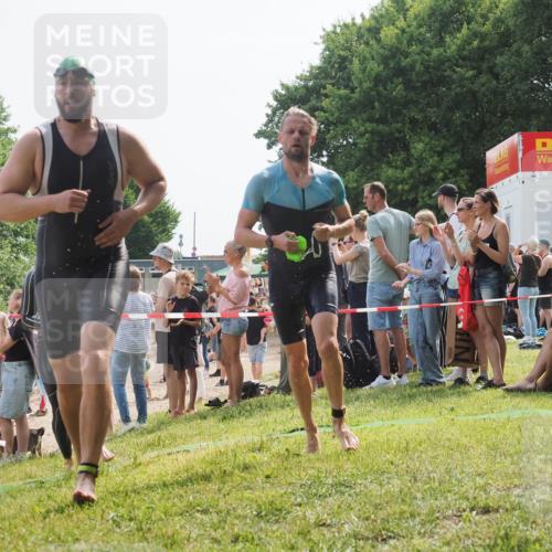 15.06.2025 - 27. Vierlanden-Triathlon KatJ http://msf.ph/oto/8004259 15.06.2025 10:03:44 Schwimmen 377, 425, 432, 439 meine-sportfotos.de