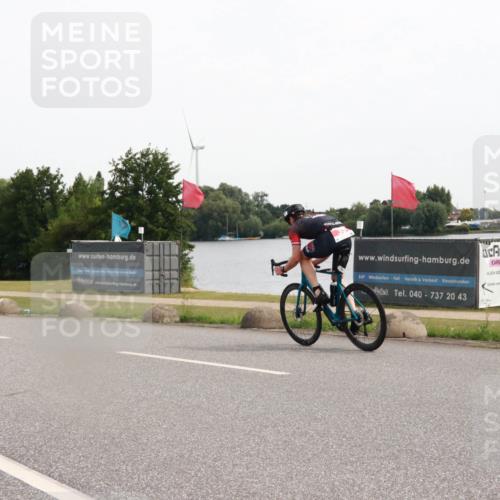 15.06.2025 - 27. Vierlanden-Triathlon H.Heesch http://msf.ph/oto/8004270 15.06.2025 10:33:07 Radfahren 35, 503 meine-sportfotos.de