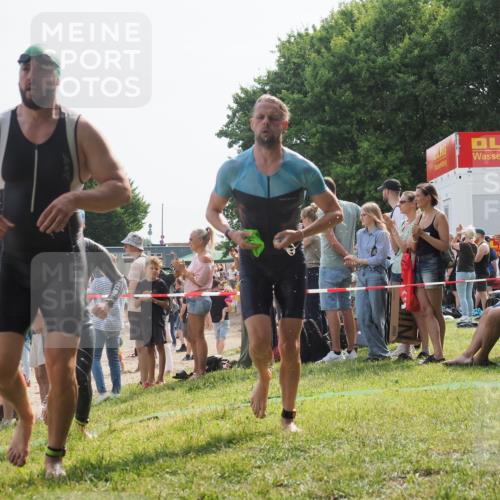 15.06.2025 - 27. Vierlanden-Triathlon KatJ http://msf.ph/oto/8004272 15.06.2025 10:03:45 Schwimmen 377, 425, 432, 439 meine-sportfotos.de