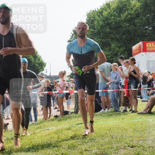 15.06.2025 - 27. Vierlanden-Triathlon KatJ http://msf.ph/oto/8004280 15.06.2025 10:03:45 Schwimmen 377, 425, 432, 439 meine-sportfotos.de