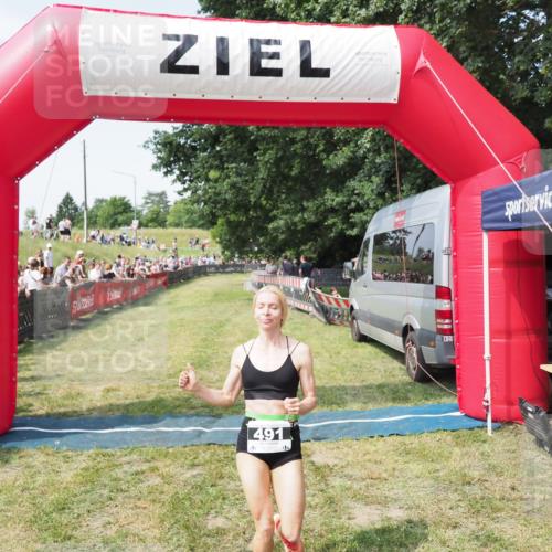 21.06.2025 - 27. Vierlanden-Triathlon MichiJ http://msf.ph/oto/8004282 15.06.2026 11:28:12 Ziel 193, 491, 585 meine-sportfotos.de