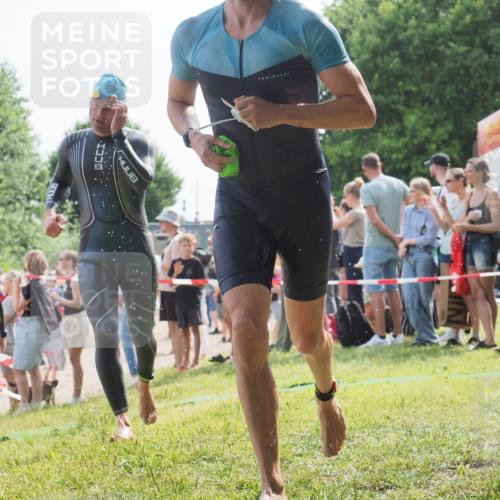15.06.2025 - 27. Vierlanden-Triathlon KatJ http://msf.ph/oto/8004287 15.06.2025 10:03:46 Schwimmen 377, 425, 432, 436, 439 meine-sportfotos.de